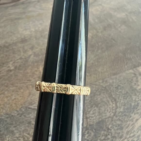 Gold tone textured art deco simple ring band - size 6.75 - Picture 3 of 5